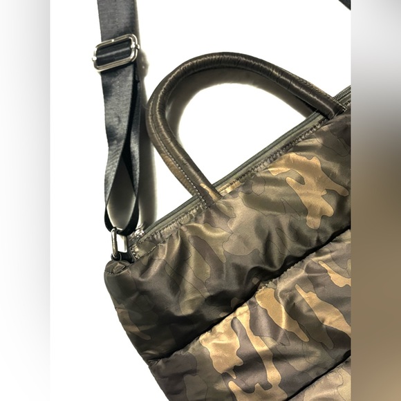 Camo-Carrier Puffer Bag - Picture 2 of 5